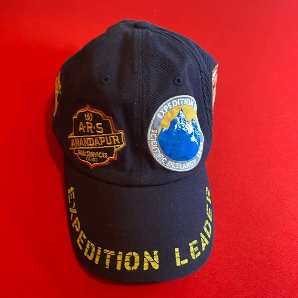 AUTHENTIC DISNEY’S ANIMAL KINGDOM NAVY COTTON ADJUSTABLE ‘EXPEDITION LEADER’ CAP